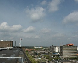 PICT1140 Uitzicht vanuit het dak op de 7e verdieping, rechts de kastanje laan en het philips terrein nog in vol bedrijf voordat strijp-s werd geintroduceerd
